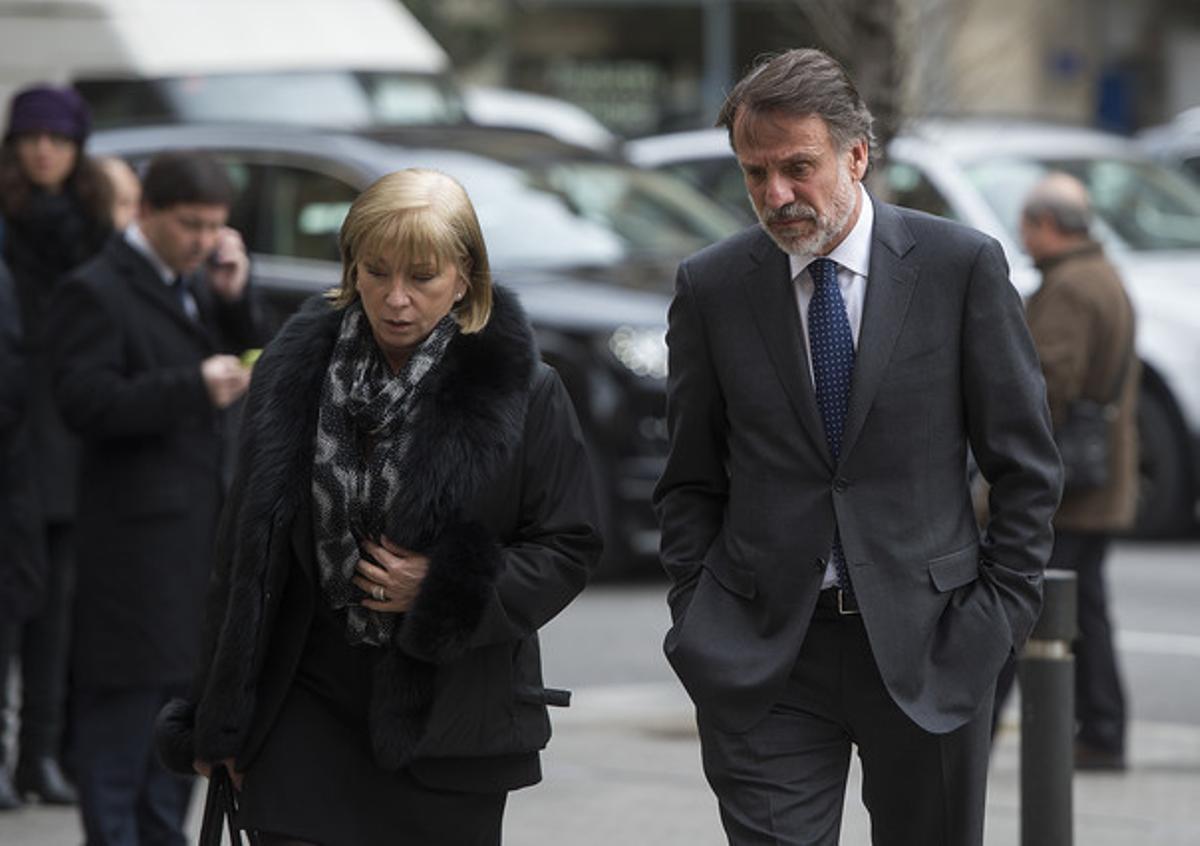 El nou president de Planeta, José Creuheras, entra al funeral per José Manuel Lara, el dia 2 de febrer.