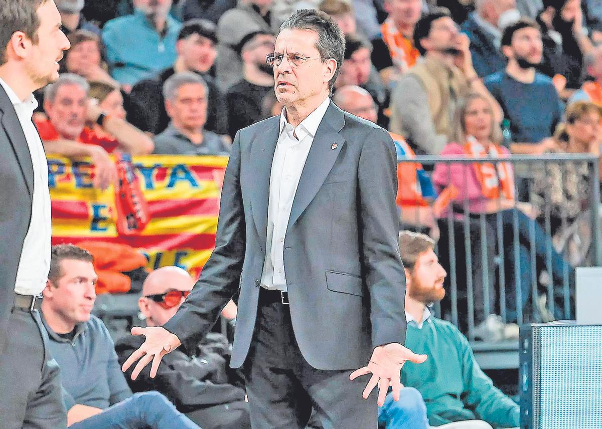 L’entrenador del València Basket, Pedro Martínez