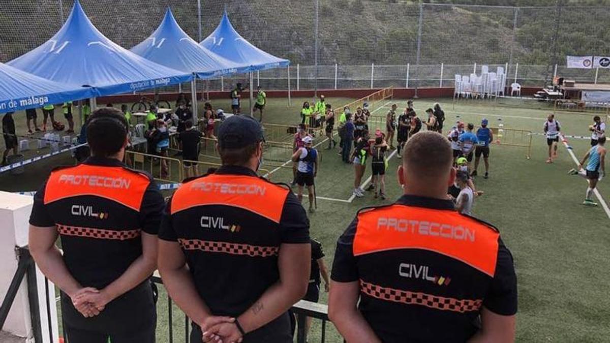 Torrox reconoce la labor de los voluntarios de Protección Civil.