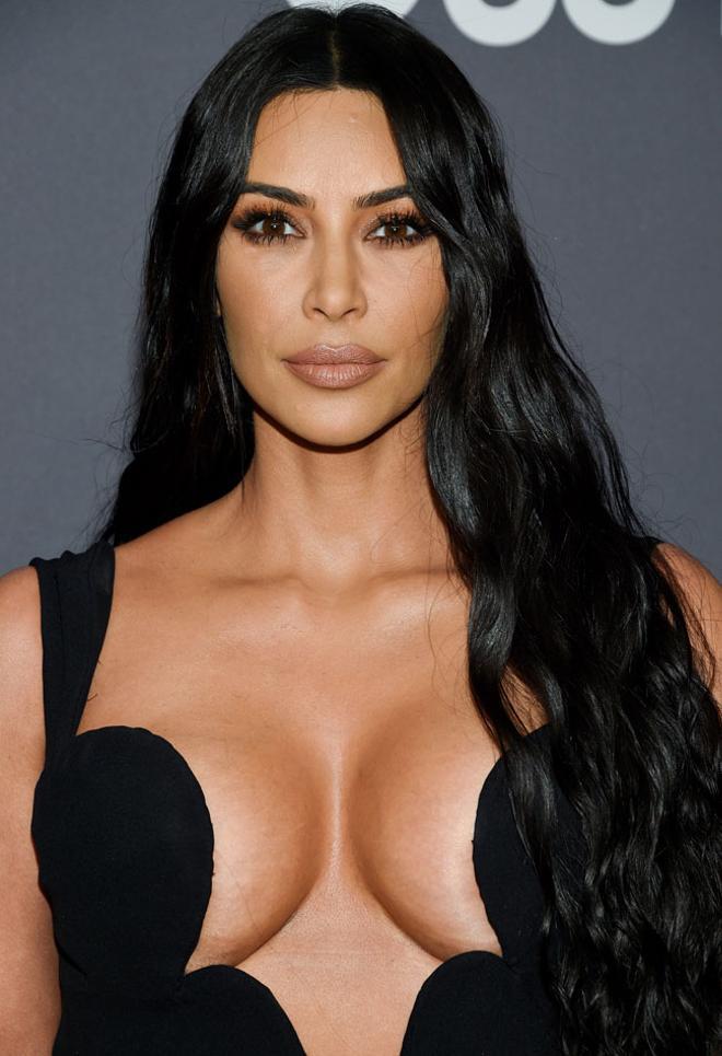El escote de Kim Kardashian tiene truco