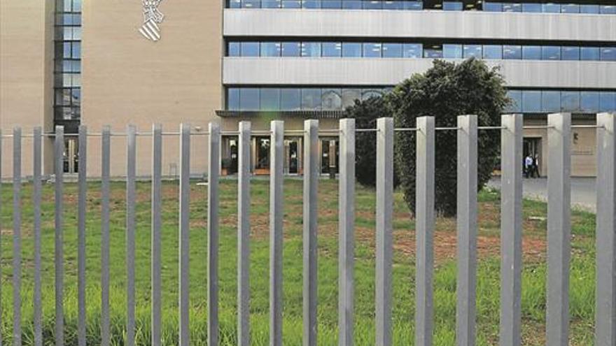 A juicio por intentar lanzar al vacío a su hijo pequeño en la Vall d’Uixó