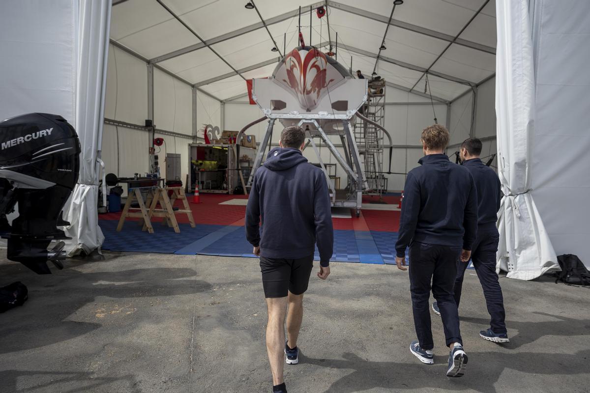 El Alinghi Red Bull Racing de la Copa América entrena en Barcelona