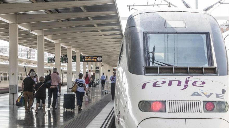 Promoción exprés de Renfe para viajar en AVE entre Alicante y Madrid por 25 euros trayecto en agosto