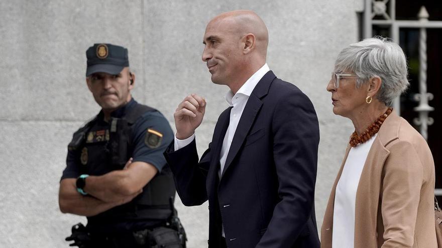 La Guardia Civil apunta que la trama de Rubiales cobró 530.000 euros en comisiones por los contratos a la constructora de La Cartuja