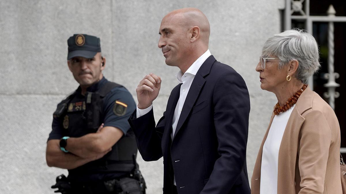 La Guardia Civil apunta que la trama de Rubiales cobrÃ³ 530.000 euros en comisiones por los contratos a la constructora de La Cartuja