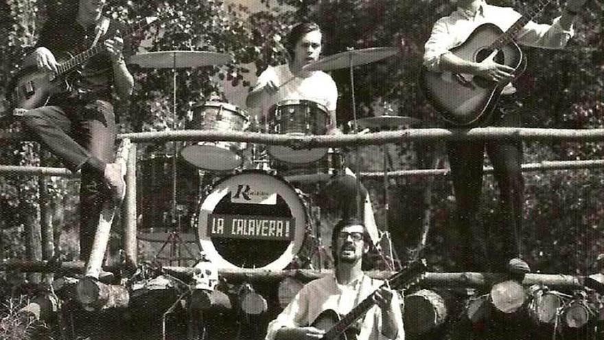 Los componentes de &quot;La Calavera&quot;, en una foto antigua, con Luis Rivaya a la batería.