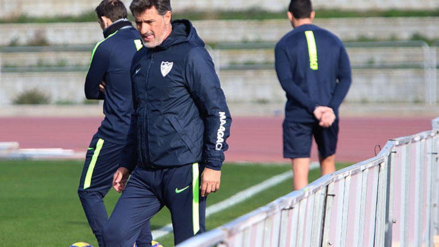 Míchel González, en una acción durante un entrenamiento reciente del Málaga CF.