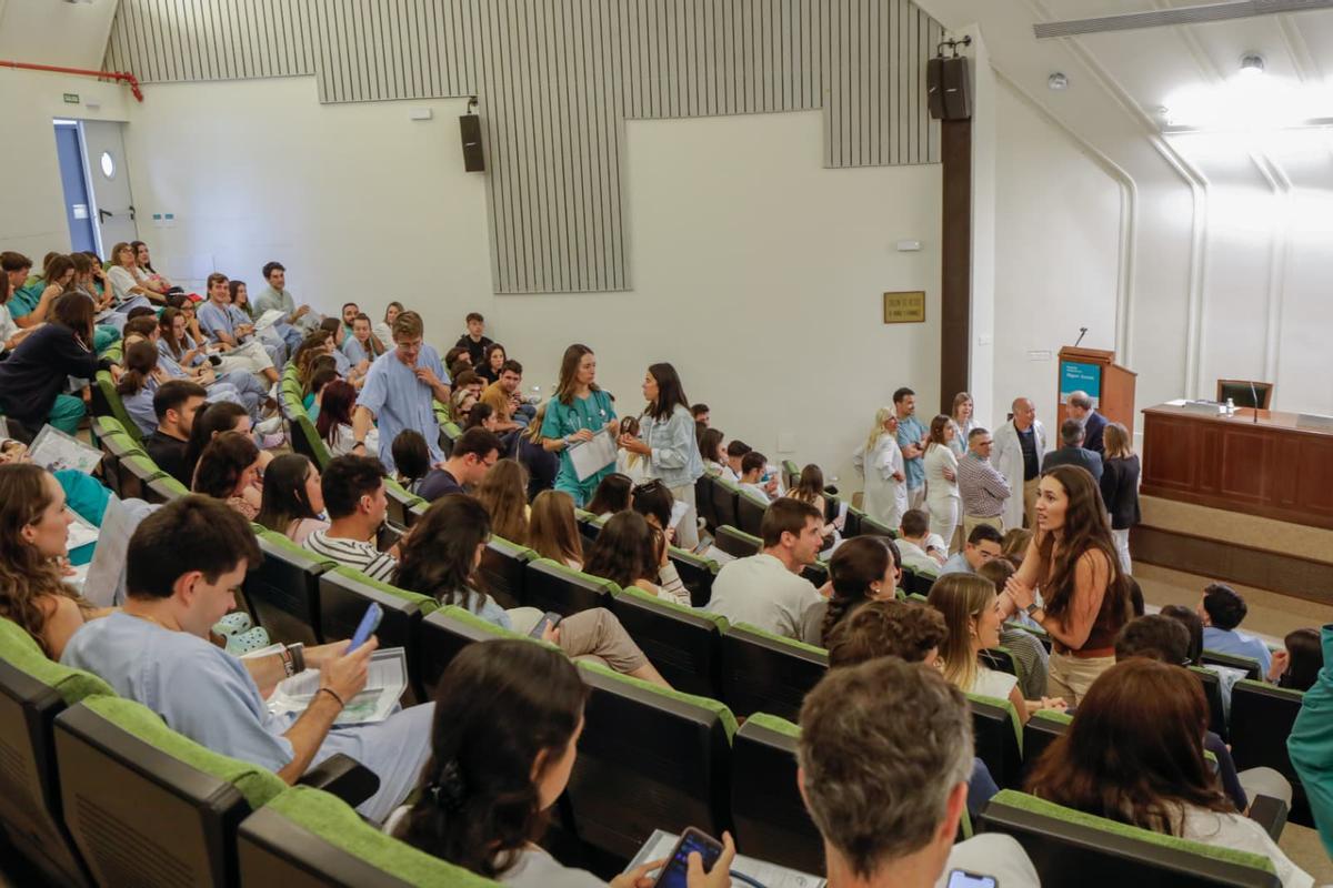 El salón de actos del hospital Miguel Servet ha sido el escenario del acto de bienvenida.