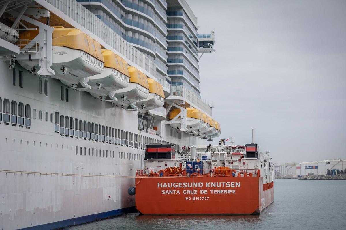 El Port de Barcelona duplica el suministro de GNL respecto al récord del 2021