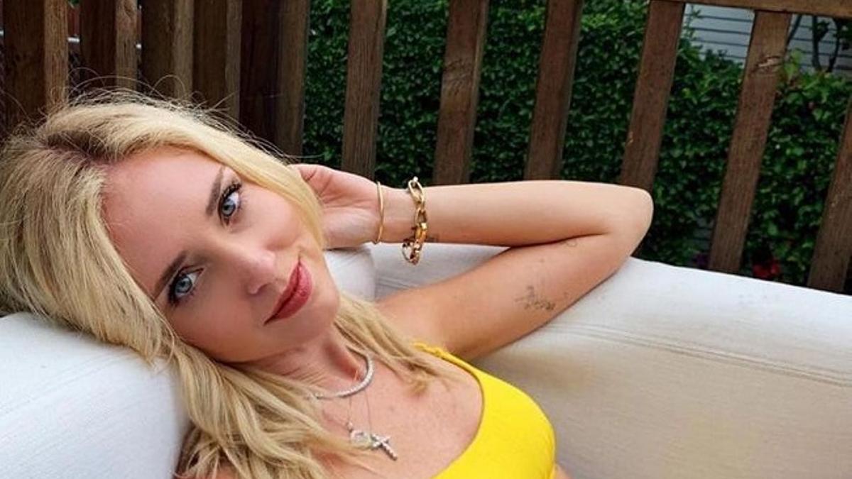 Chiara Ferragni, con el bikini amarillo acanalado de Calzedonia