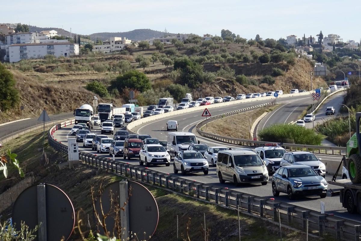 Atascos en la autovía A-7, a la altura de Rincón de la Victoria
