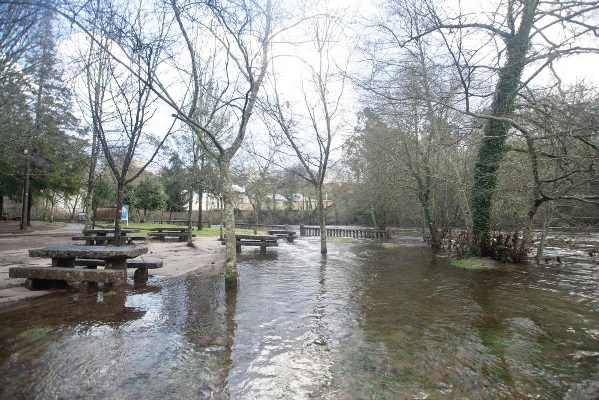 Desbordamiento del río Tela en Mondariz.