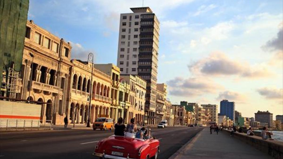 Un descapotable en La Habana.