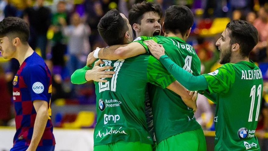 Jugadores del UMA Antequera en un partido de la pasada temporada