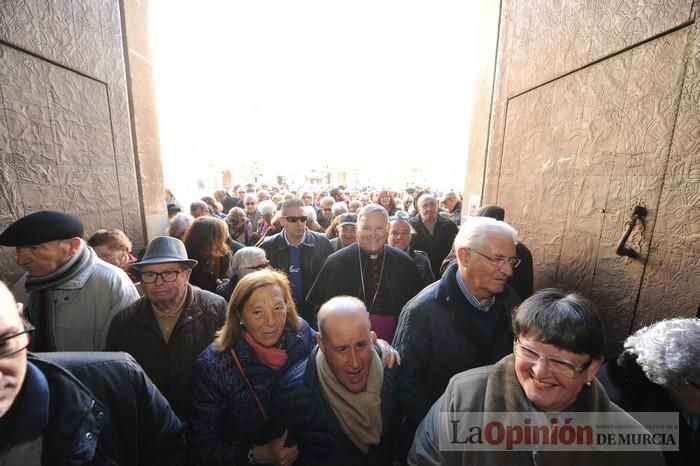 Reparto de boniatos en el Palacio Episcopal por San Fulgencio