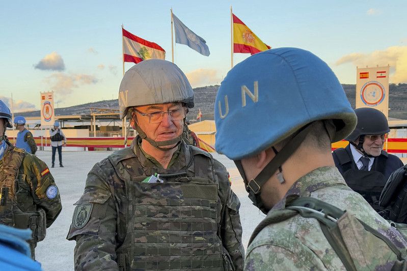 La ministra Robles visita a los soldados de la Brigada X en Líbano