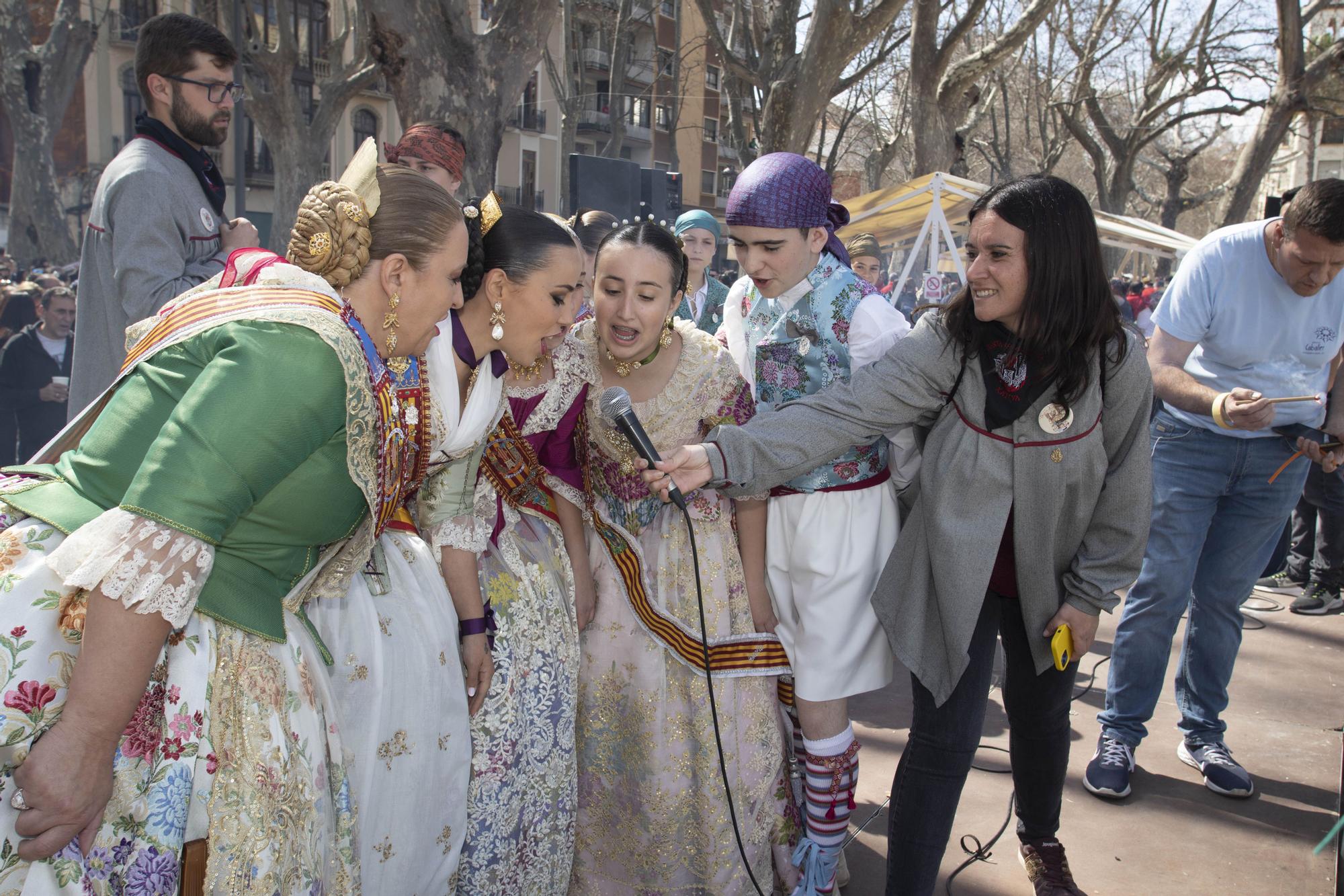 La mascletà de Caballer "retumba" en el Jardí de la Pau de Xàtiva