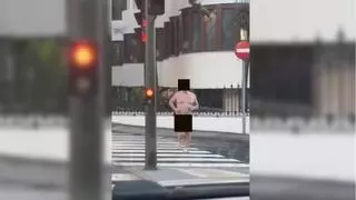 Una persona es captada corriendo desnudo por Santa Cruz