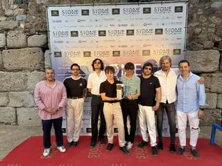 Lori Meyers ya tiene su estatuilla del Teatro Romano de Mérida