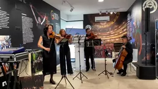 El stand de Oviedo en FIDMA presenta la programación de música clasica y un cuarteto de la Orquesta Oviedo Filarmonía interpreta dos piezas