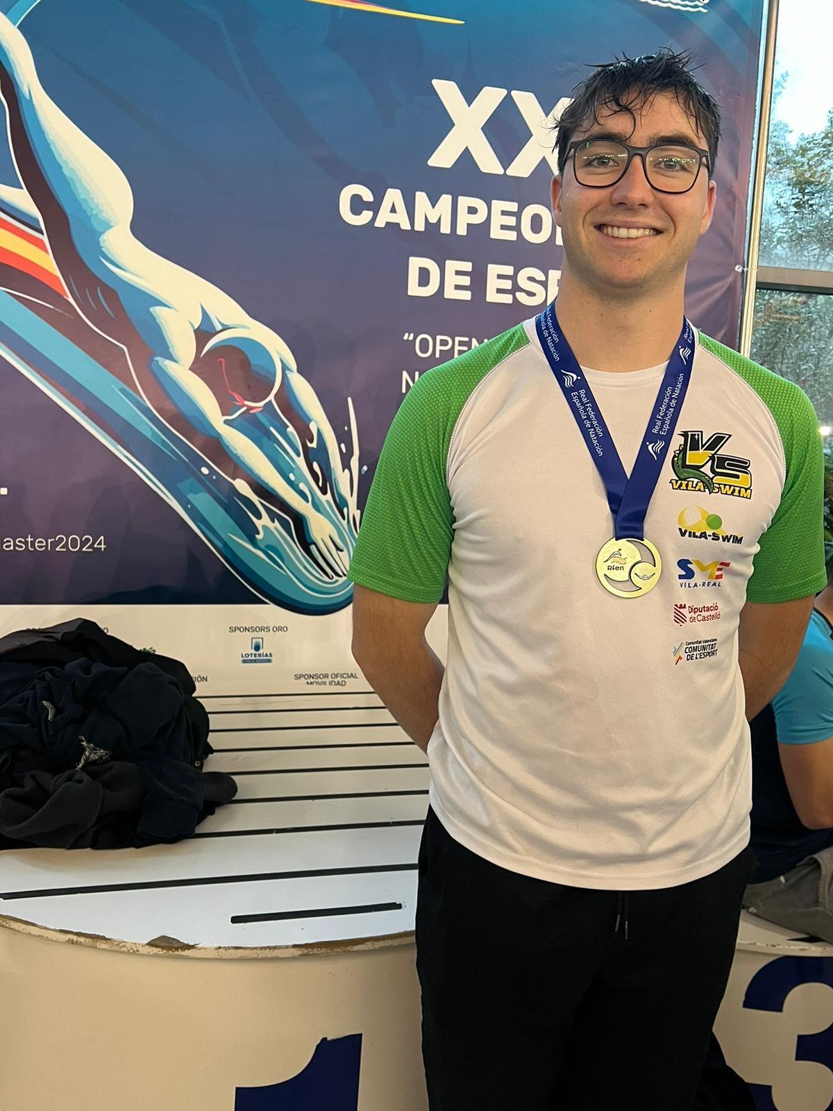Con el oro de Sevilla en aguas abiertas, Miguel Bou lleva la friolera de diez medallas: 5 nacionales (4 oros y una plata) y 5 autonómicas (4 oros y 1 bronce).