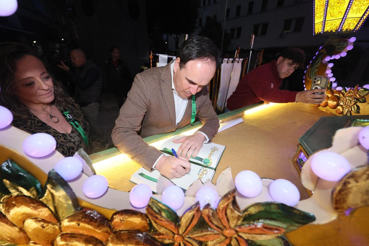 Pérez Llorca ratifica el apoyo de la Generalitat para "proteger nuestras señas de identidad como son las fiestas de la Magdalena"