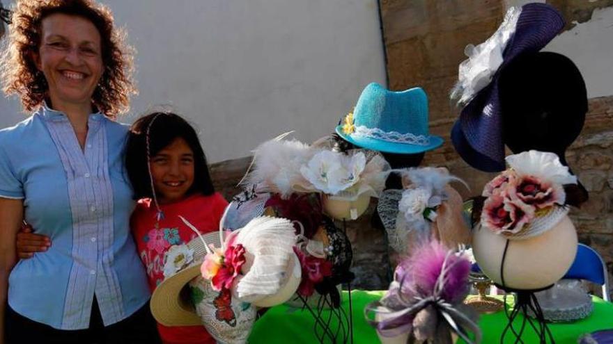 Segundo mercadillo solidario en la plaza de Carlos Lobo