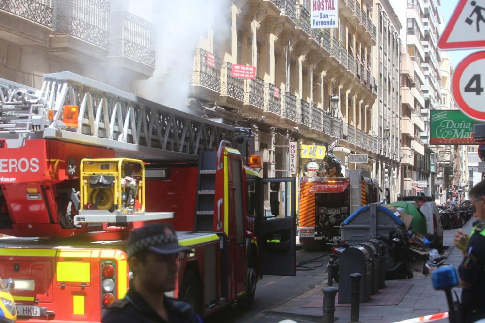 Los bomberos acúan en el Colegio de Arquitectos