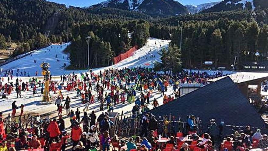 Estació d&#039;esquí de la Masella, amb una rica afluència d&#039;usuaris, el dia 31 de desembre.