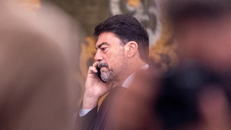 Barcala modifica por tercera vez en año y medio la estructura directiva del Ayuntamiento de Alicante