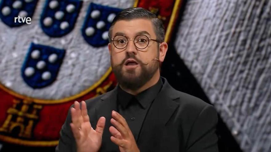 Manu Sánchez carica contro Ana Rosa e Iker Jiménez per il loro sbarco a Ceuta: "Accorrono per l'odore del sangue"