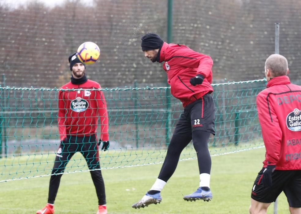 La plantilla regresa a Abegondo en una sesión de recuperación para los titulares ante el Sporting de Gijón.