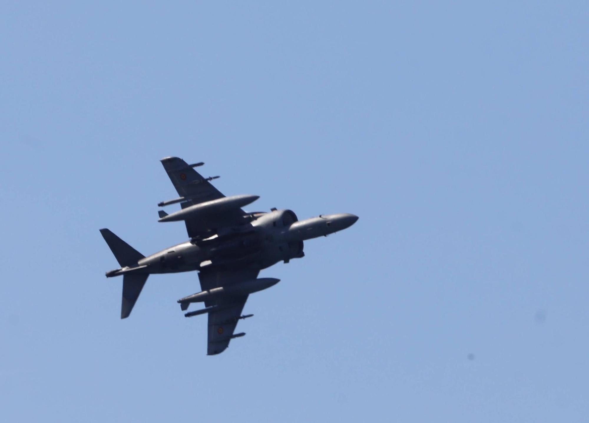 EN IMÁGENES: Así fue la revista naval  del Rey Felipe VI y la exhibición aérea en Gijón por el Día de las Fuerzas Armadas