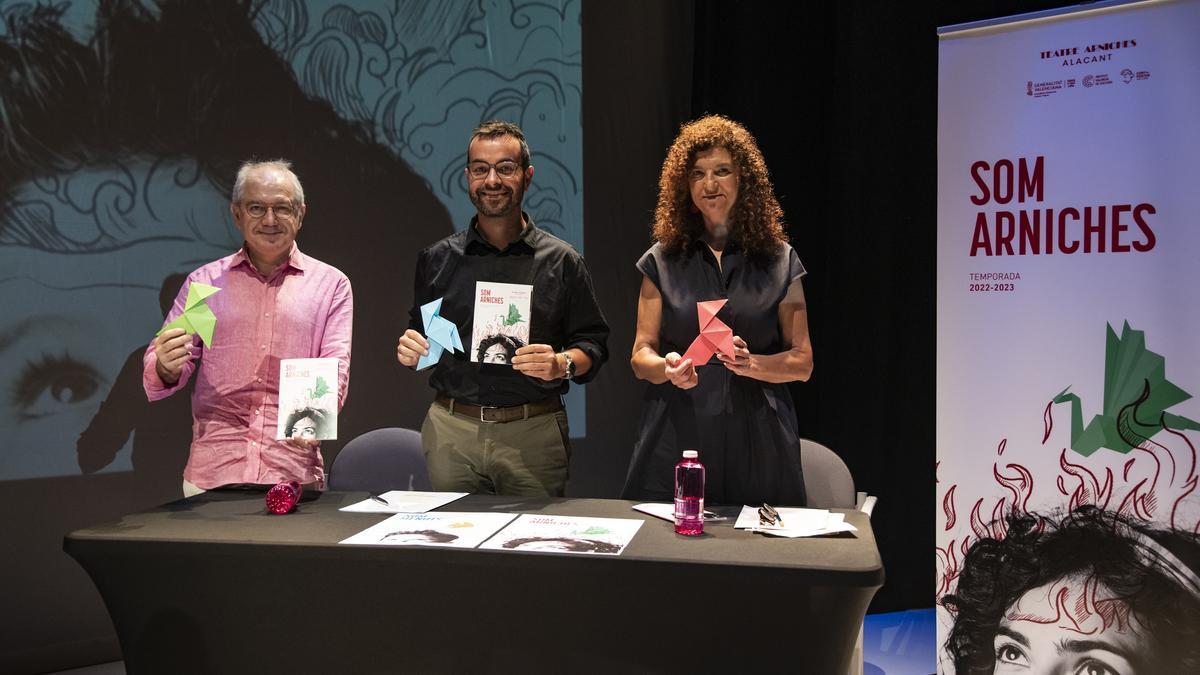 Abel Guarinos, Ximo López y Alicia Garijo, ayer en el Arniches.