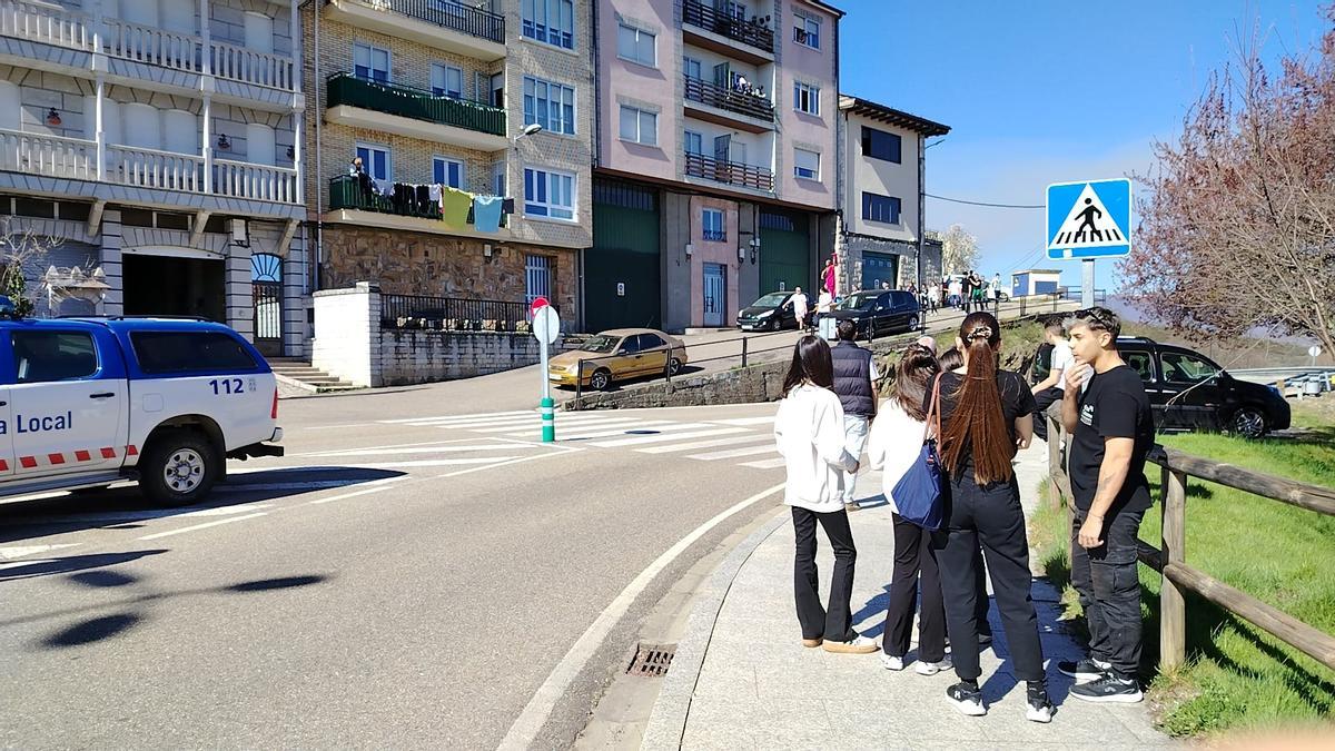 GALERÍA | El Cristo Resucitado "Pincha Tajadas", a la carrera por Puebla de Sanabria