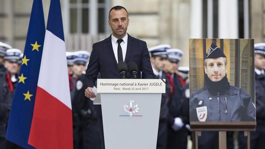 Etienne Cardiles, en un acte d&#039;homenatge a Xavier Jugelé a l&#039;abril