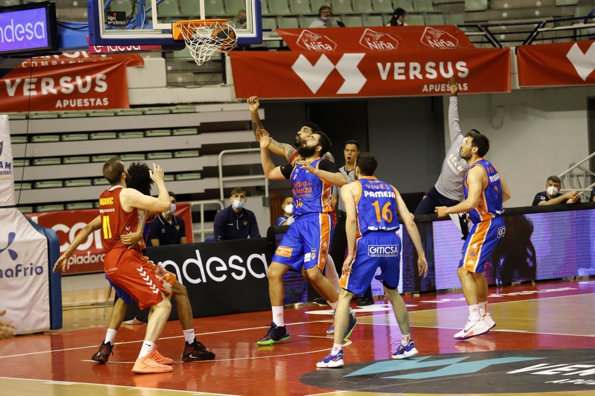 El UCAM Murcia se frena ante el Valencia Basket (66-80)