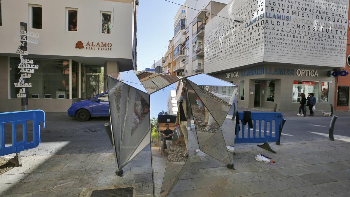 Las arquitecturas efímeras ya están en la calle en Torrevieja