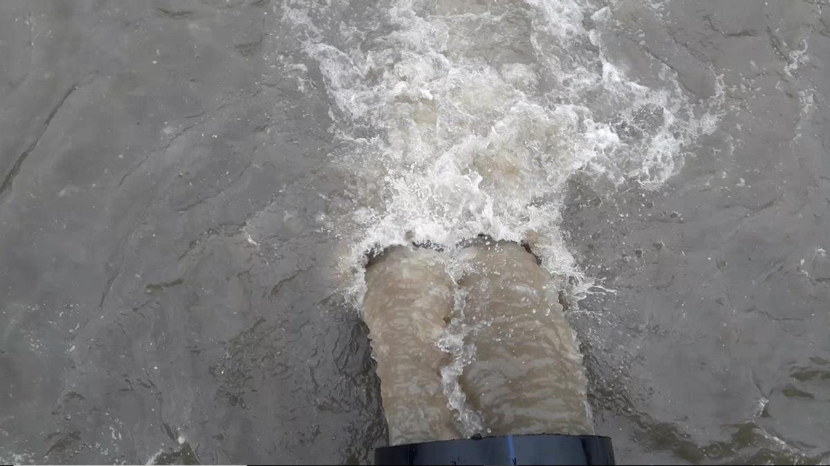 Vertido de aguas contaminadas en la Olla del Rei, meses atrás.