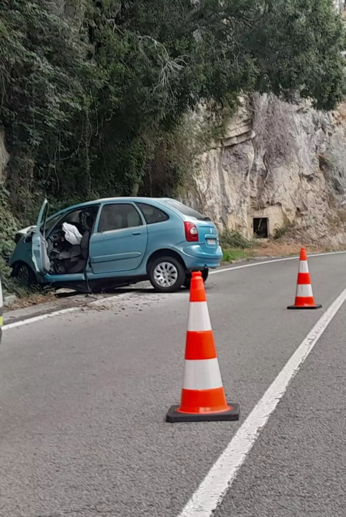 El accidente de tráfico mortal de Sobrescobio: el pueblo de Abantro llora a Jon, un amante del rock y la canasta que 'nunca perdía la sonrisa'