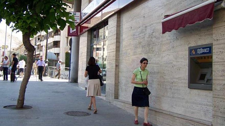 Hacienda descarta cobrar a los bancos con cajeros en la calle