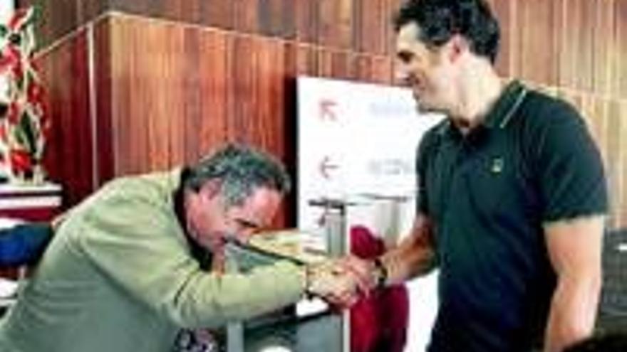 Miguel Indurain: FERRAN ADRIA RINDE PLEITESIA EN SU SALUDO AL EXCICLISTA