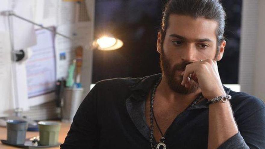 Can Yaman, de Erkenci Kus, obligado a paralizar su carrera de actor