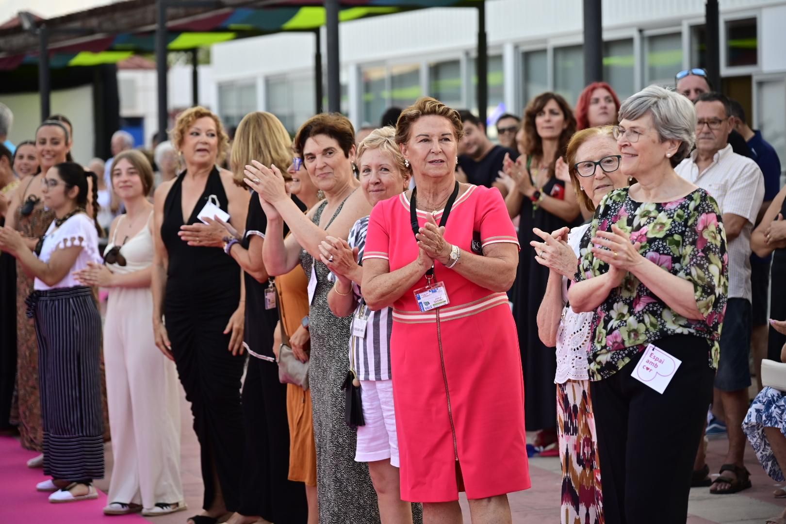 El Moll de Costa se viste de moda con el desfile solidario de Cáritas