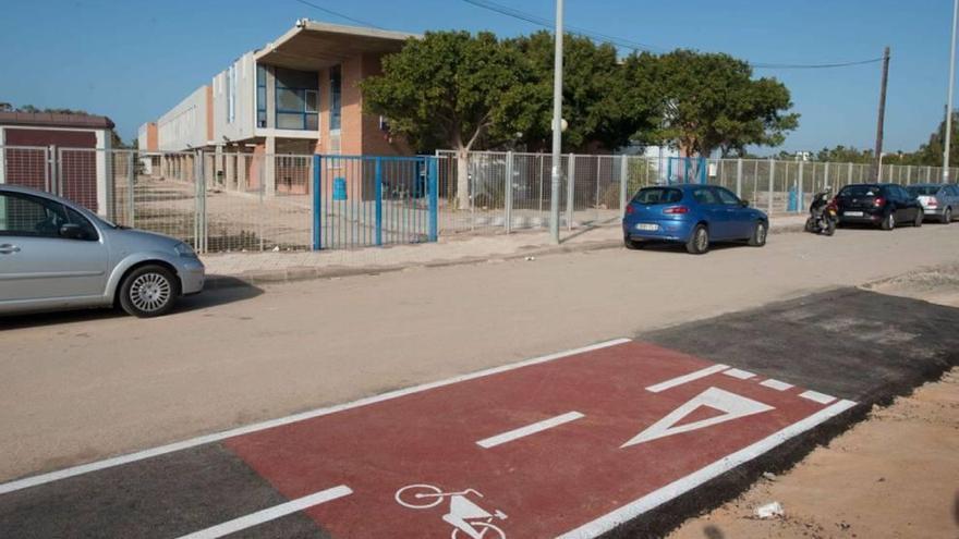 Las obras del carril bici del instituto Las Salinas de La Manga ya estan finalizadas