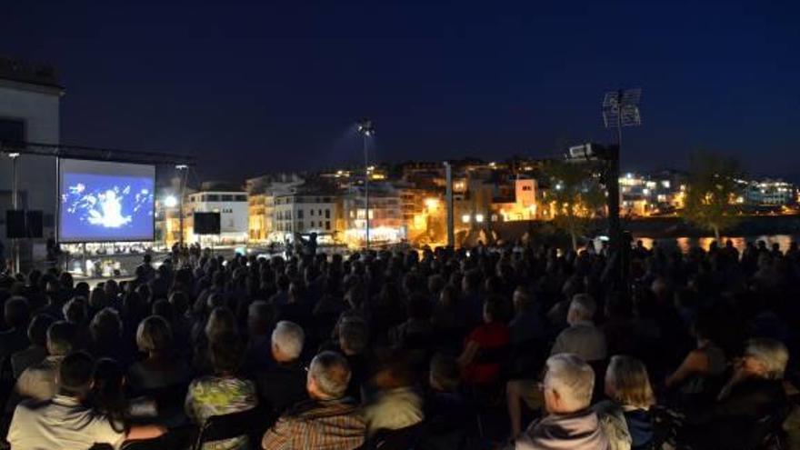 L&#039;òpera «Il trovatore» atrau centenars  de melòmans al Liceu a la Fresca gironí