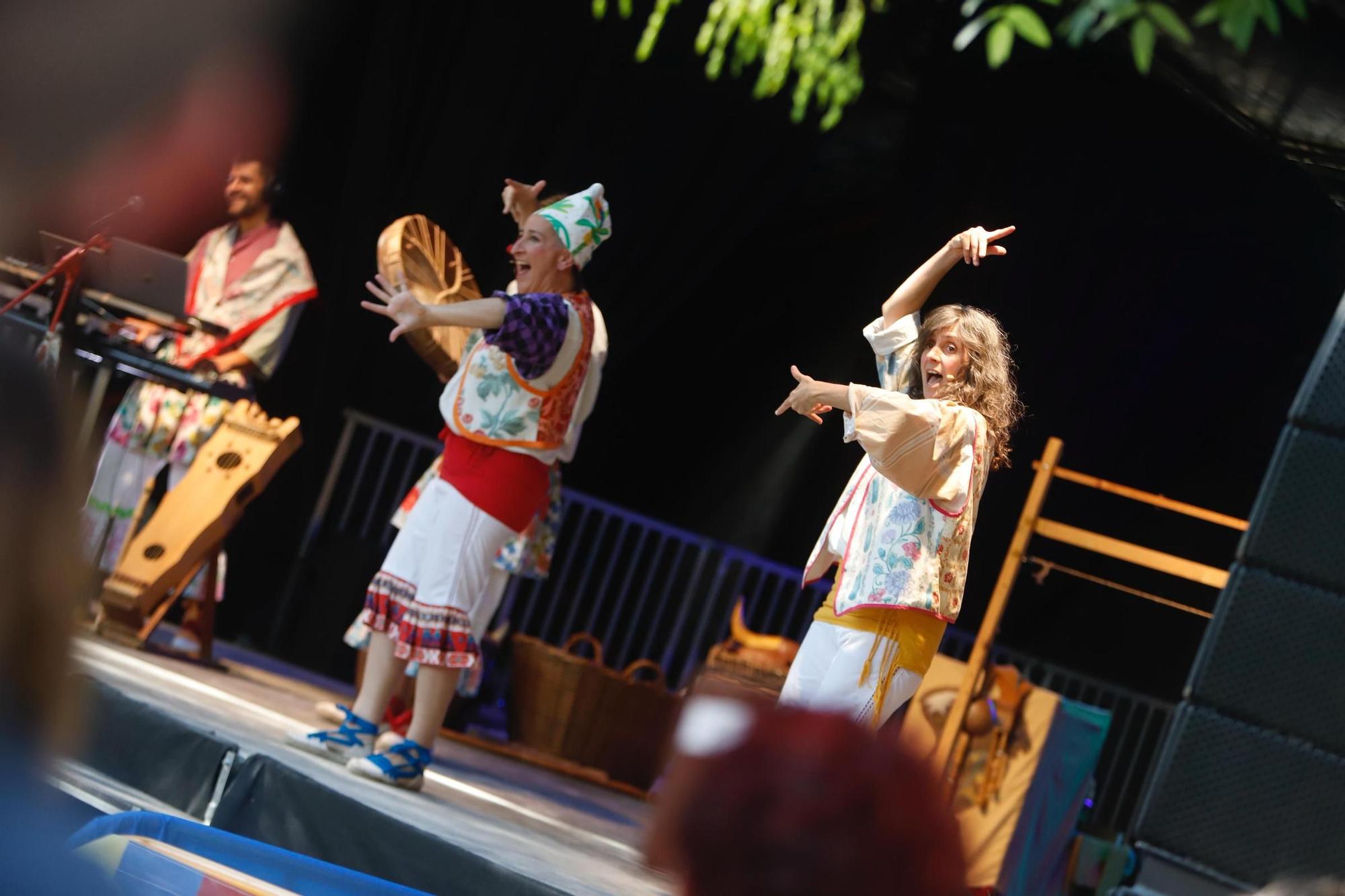 En imágenes | Llenazo en la inauguración del Parque de Marionetas