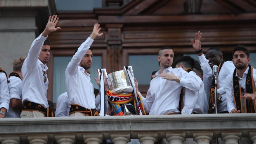 Así han sido las celebraciones del Valencia CF en la Basílica, Generalitat y ayuntamiento