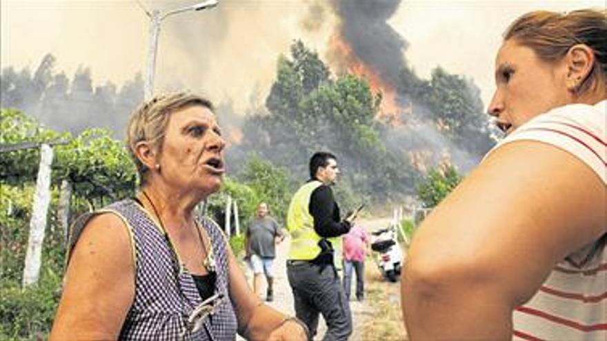 El fuego no da tregua en Galicia con 9 incendios forestales activos