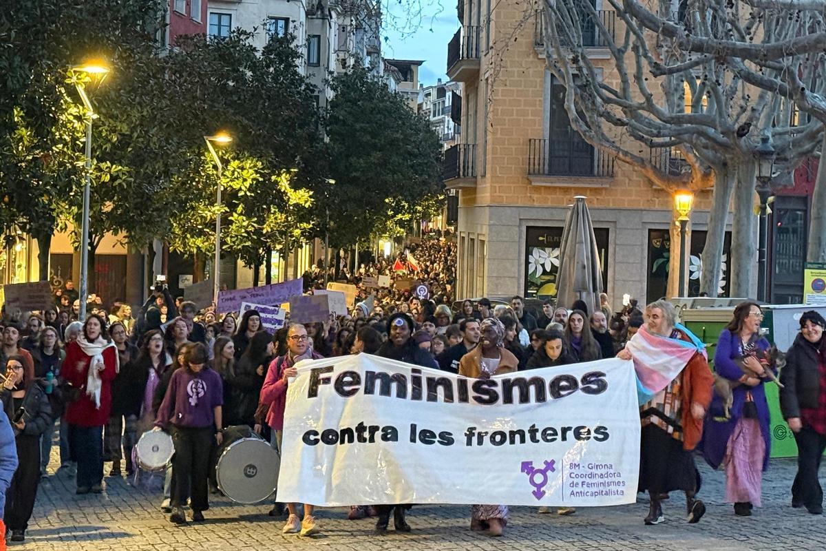La manifestació al final del carrer Santa Clara de Girona
